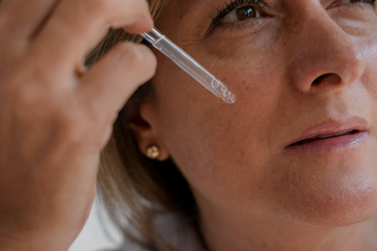 Anti-âge pour peau sensible : quelles alternatives au rétinol ?